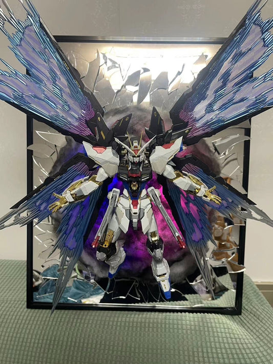 Broken Mirror Gundam Strike Freedom with Light Wings 1:100 - Lyk Repaint