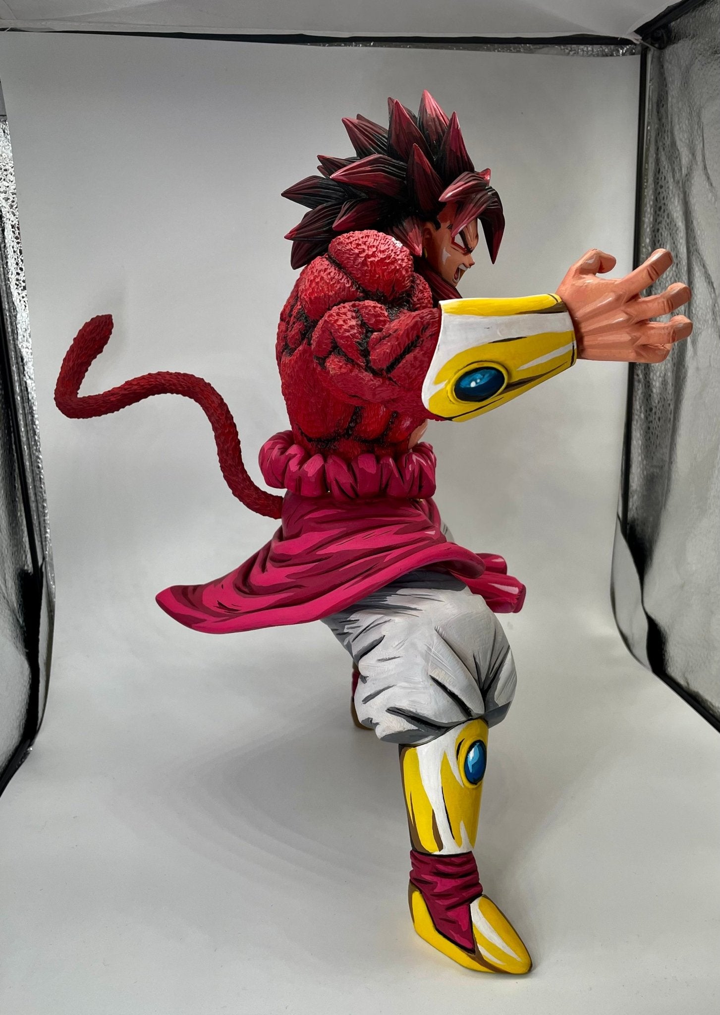 Broly figure repainted in 2D comic color-red-dragonball - Lyk Repaint